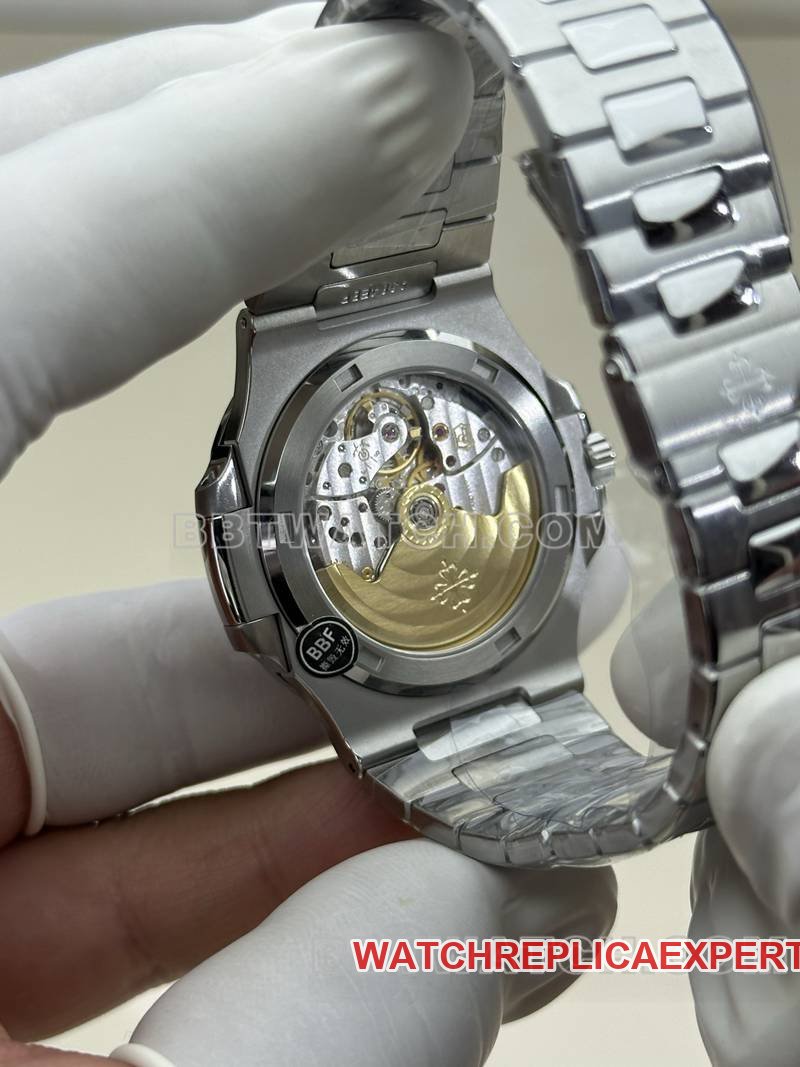 Patek Philippe super clone watch BBF factory Nautilusgreen dial324movementsteel bracelet caseback live photo