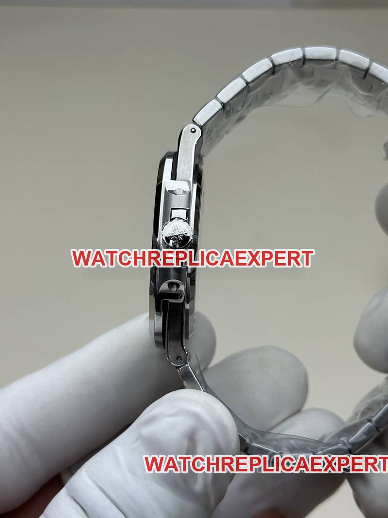 Patek Philippe best replica watch BBF factory Nautiluswhite dial324movementsteel bracelet model side live photo