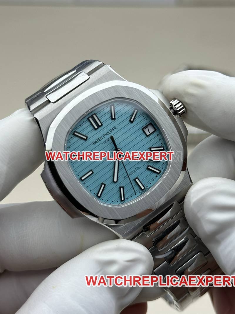 Patek Philippetop-tier replica watch BBF factory Nautilus Tiffany blue dial324movementsteel bracelet model front live photo