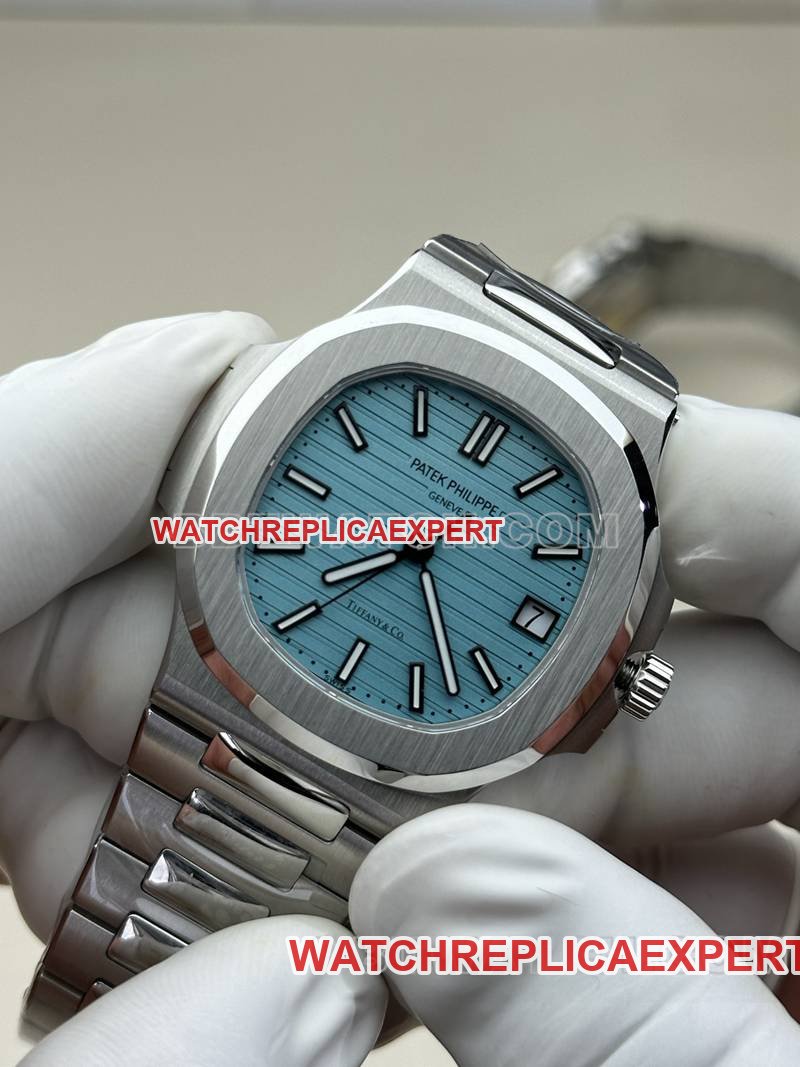 Patek Philippetop-tier replica watch BBF factory Nautilus Tiffany blue dial324movementsteel bracelet model front live photo