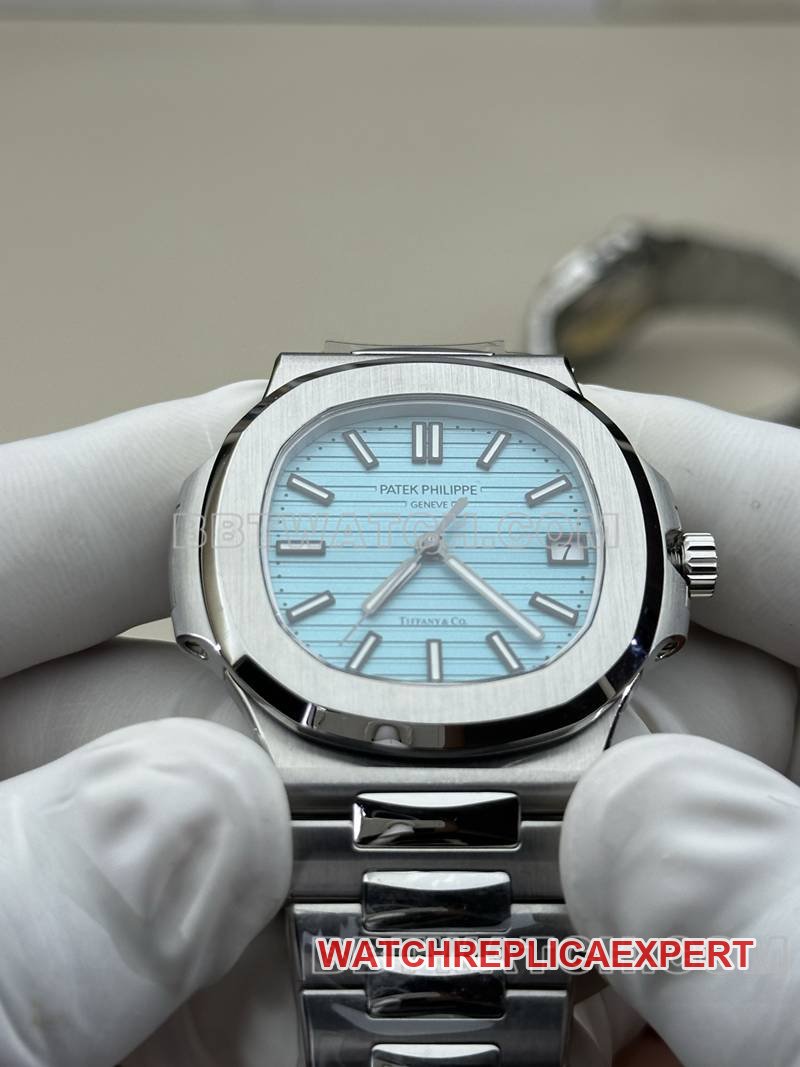 Patek Philippetop-tier replica watch BBF factory Nautilus Tiffany blue dial324movementsteel bracelet model front live photo