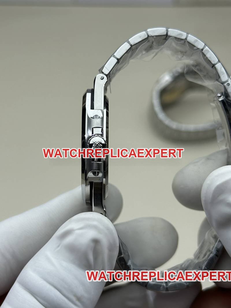 Patek Philippetop-tier replica watch BBF factory Nautilus Tiffany blue dial324movementsteel bracelet model side live photo