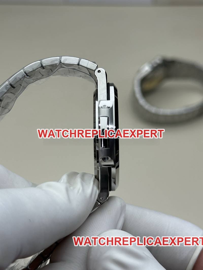 Patek Philippetop-tier replica watch BBF factory Nautilus Tiffany blue dial324movementsteel bracelet model side live photo