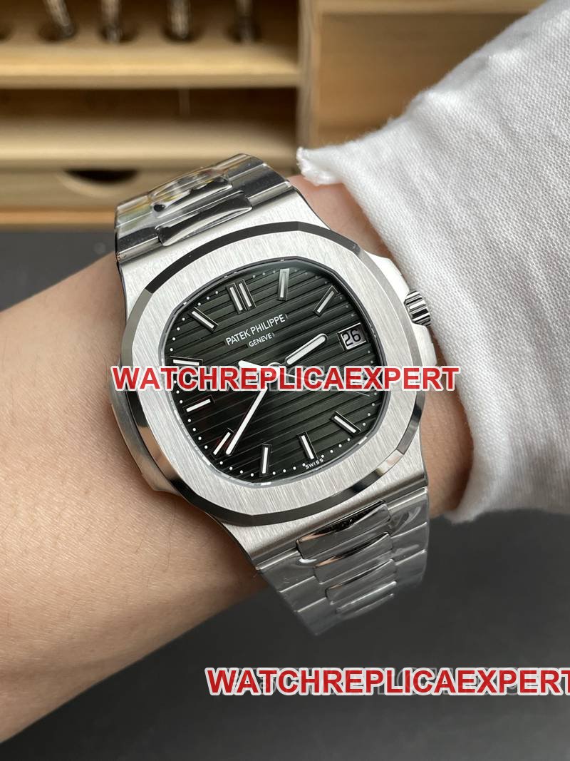 Patek Philippe best replica watch DDF factory Nautilus40mmgreen dial330movementsteel bracelet front live photo