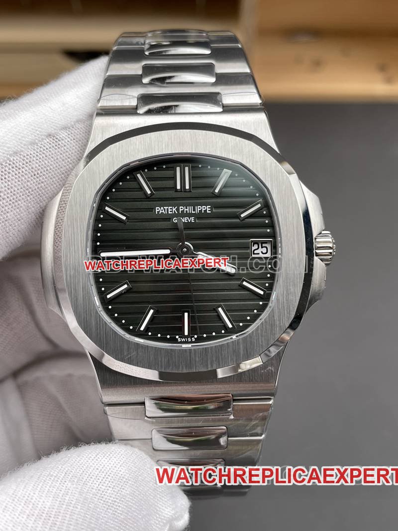 Patek Philippe1:1replica watch DDF factory Nautilus40mmgreen dial324movementsteel bracelet model front live photo