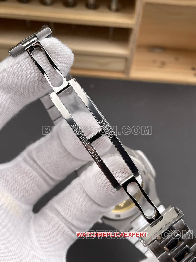 Patek Philippe1:1replica watch DDF factory Nautilus40mmgreen dial324movementsteel bracelet model clasplive photos