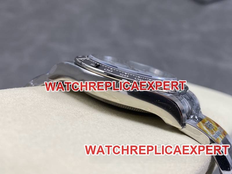 Rolex best replica watch ARF FactoryDaytonawhite dialPanda Daytona4131steel bracelet side live photo
