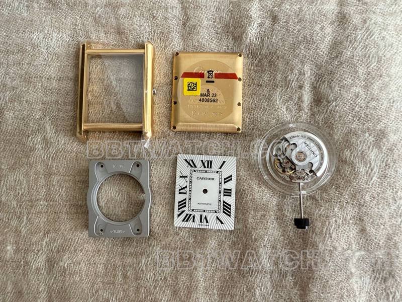 Cartier super clone watch F1 factory tank white dialyellow gold case 2899MCmovementleather strap model front live photo