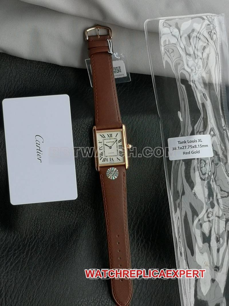 Cartier best replica watch F1 factory tank white dialrose gold case 2899MCmovementleather strap model front live photo