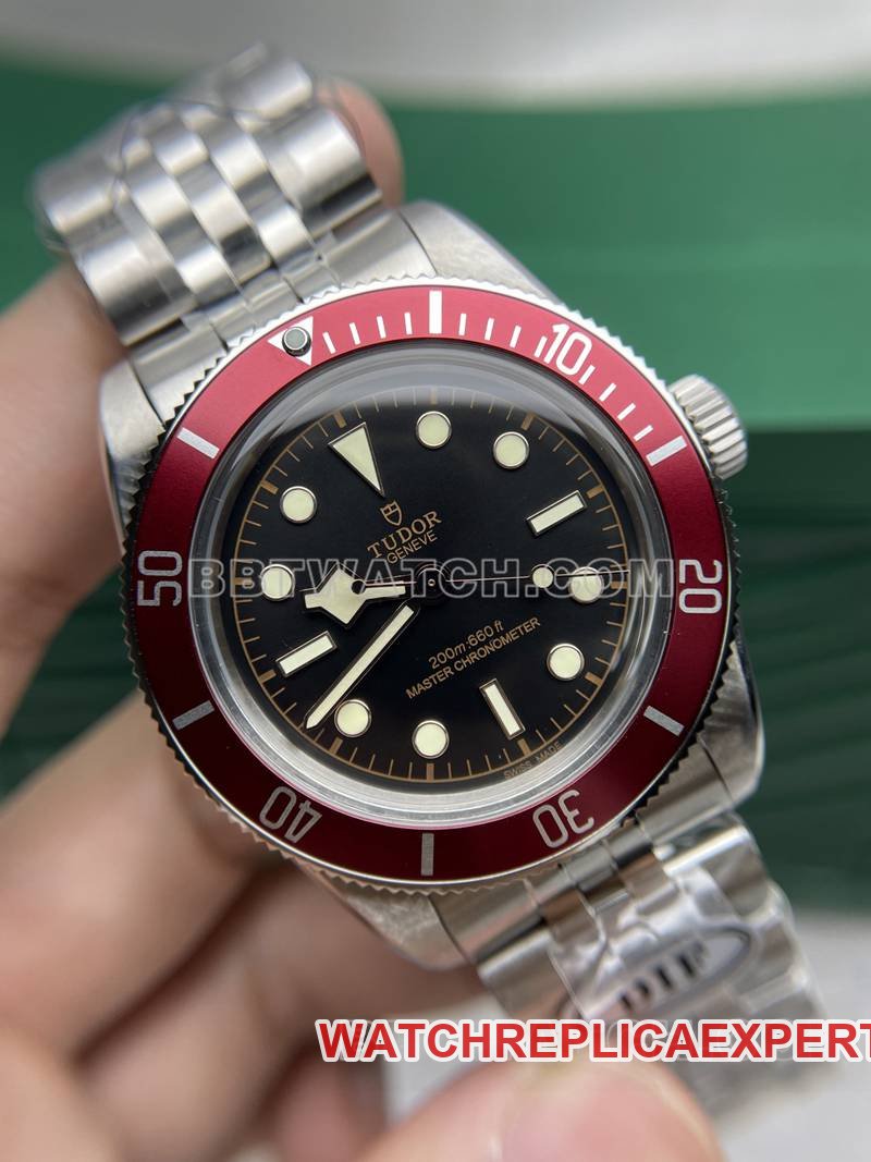 Tudor super clone watch DIF factory Biwan 41mm small red shield mechanical steel bracelet model front live photo