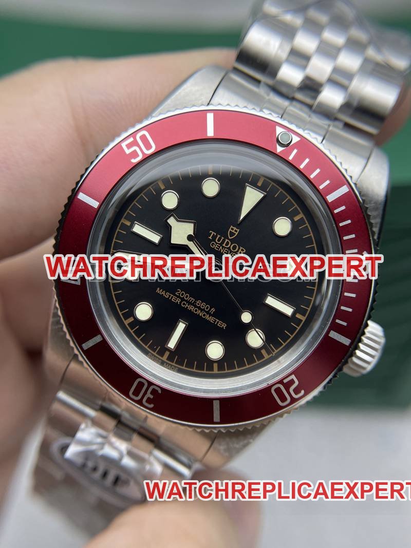 Tudor super clone watch DIF factory Biwan 41mm small red shield mechanical steel bracelet model front live photo