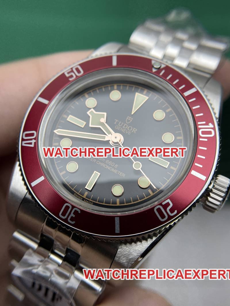Tudor super clone watch DIF factory Biwan 41mm small red shield mechanical steel bracelet model front live photo
