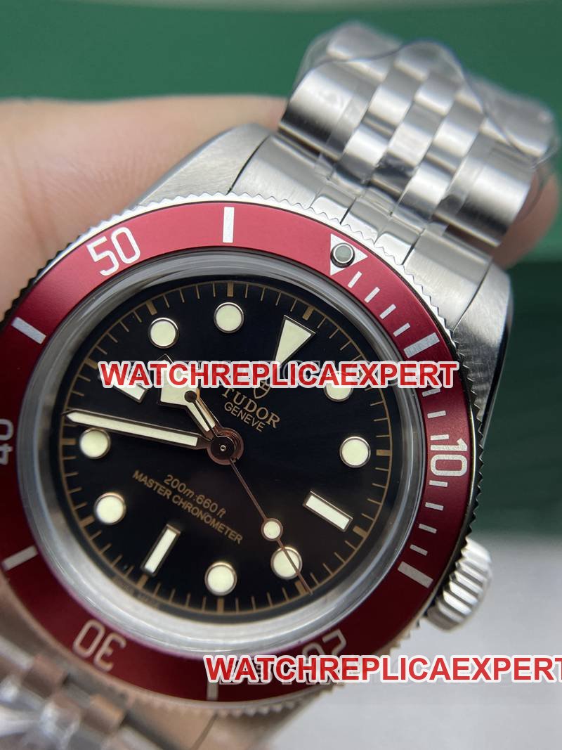 Tudor super clone watch DIF factory Biwan 41mm small red shield mechanical steel bracelet model front live photo