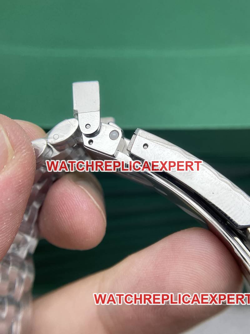 Tudor super clone watch DIF factory Biwan 41mm small red shield mechanical steel bracelet model clasplive photos