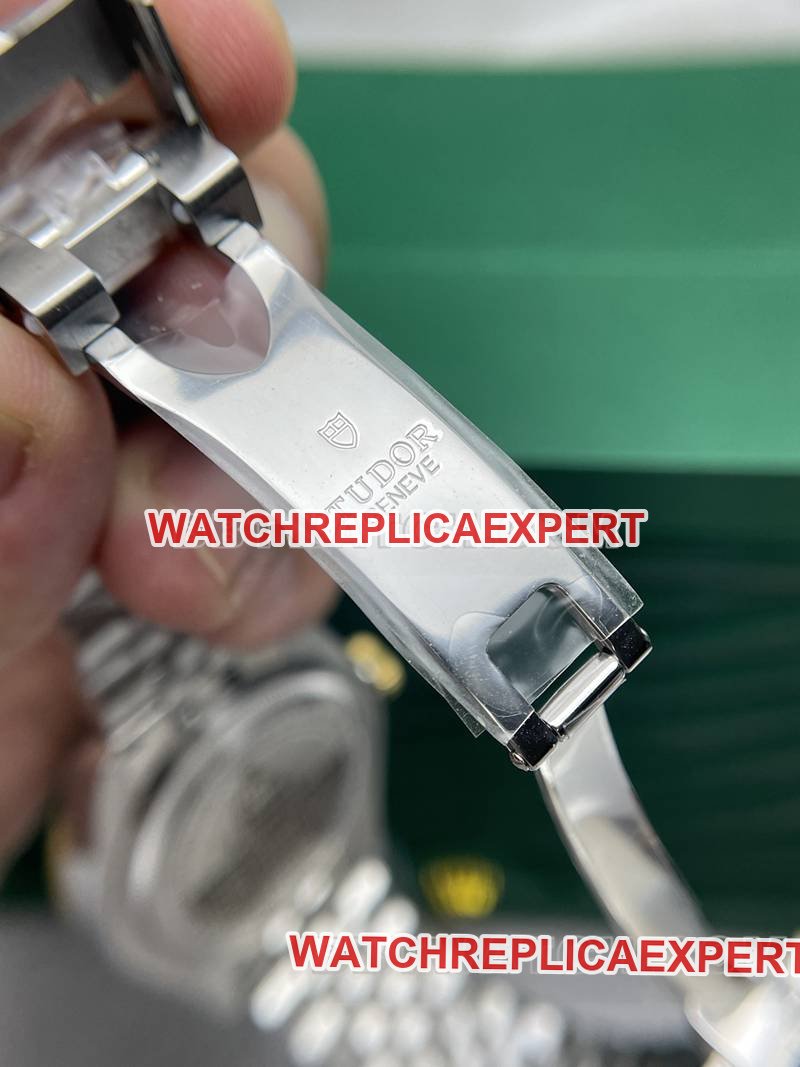 Tudor super clone watch DIF factory Biwan 41mm small red shield mechanical steel bracelet model clasplive photos