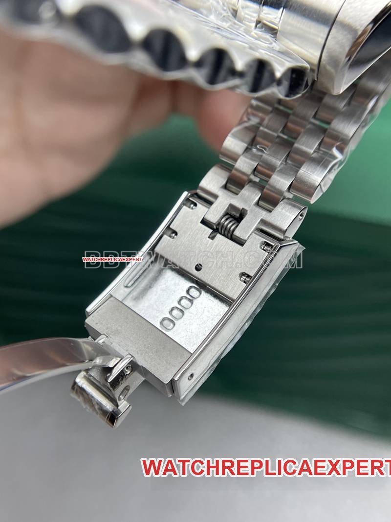 Tudor super clone watch DIF factory Biwan 41mm small red shield mechanical steel bracelet model clasplive photos