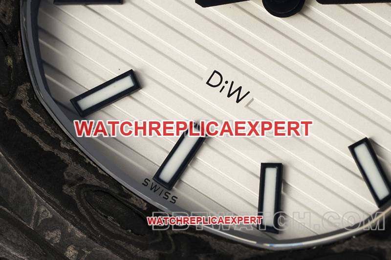 Patek Philippe best replica watch DIW factory Nautilus white dial carbon fiber mechanical steel bracelet model 5711front live photo