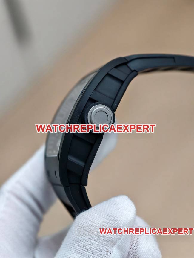 Richard Mille montre réplique haut de gamme usine APS tourbillon mécanique céramique noire caoutchouc modèle RM055photo de profil