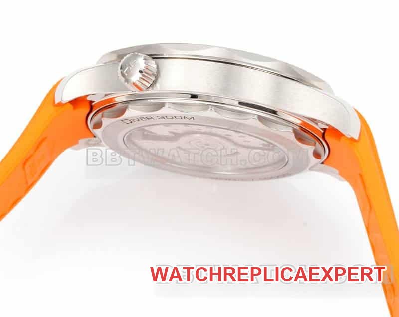 Omega best replica watch OR factory Seamaster 300m black dial mechanical orange rubber model side live photo
