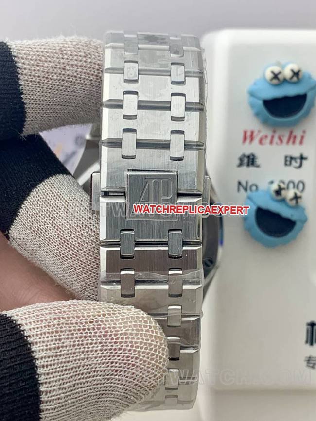Super Clone Watch Royal OakBLS Factory Audemars Piguet Purple Disc Mechanical 26420front live photo