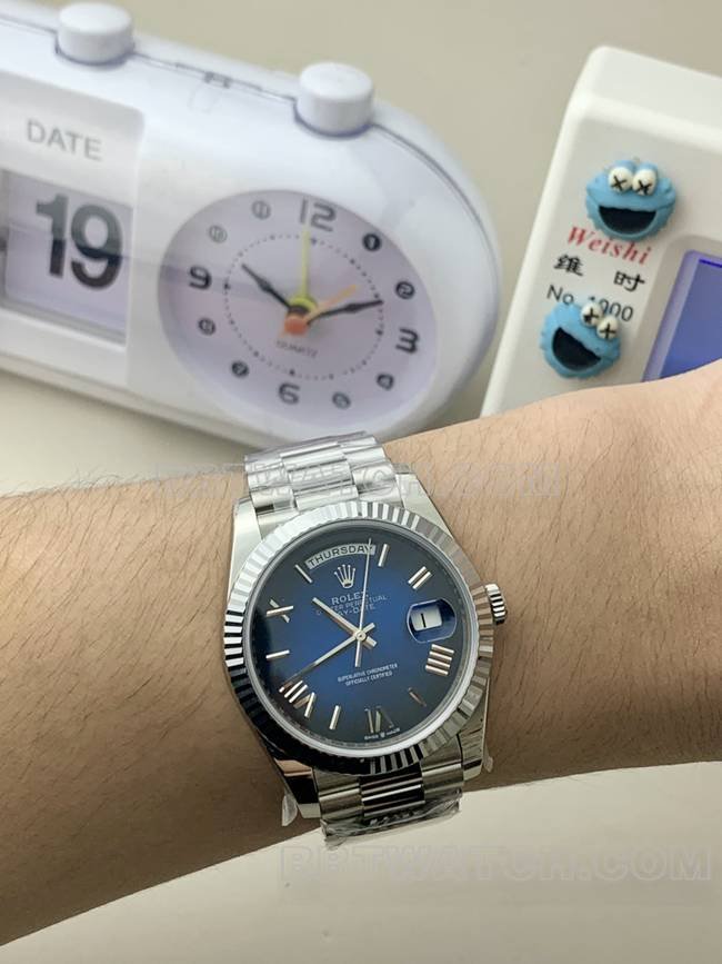 Best replica watch PPM factory blue black dial Roman numerals Rolex Day-Date mechanical front live photo