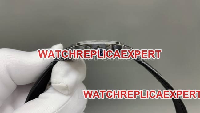 Best replica watch Santos MLF factory Cartier black hollow plate mechanical leather strap model side live photo