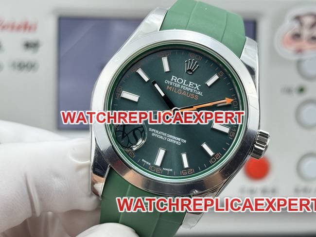 Best replica watch magnetic type VS FactoryRolexgreen dial green rubber model front live photo