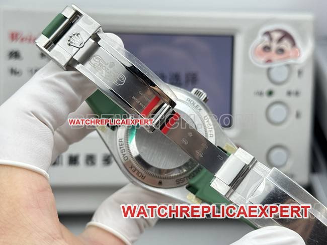 Best replica watch magnetic type VS FactoryRolexgreen dial green rubber model clasplive photos