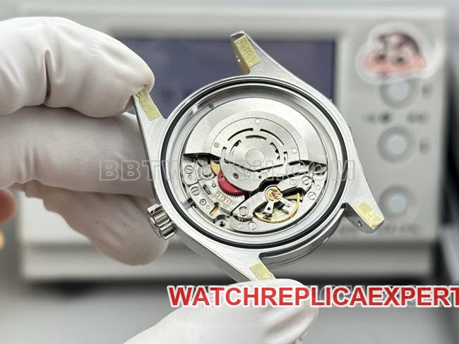top-tier replica watch magnetic type VS FactoryRolexblack dial black rubber caseback live photo
