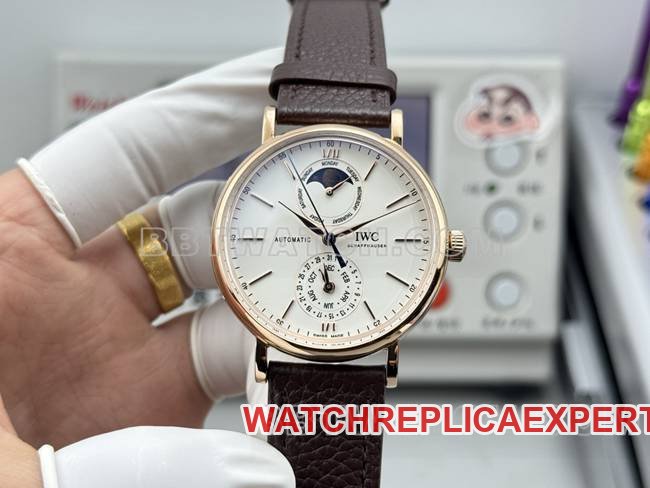 Beste Replik-Uhren Portofino GR Factory Universal Roségold, weißes Zifferblatt, braunes Armbandmodell — detailed review and buying guide | Watch Replica Expert