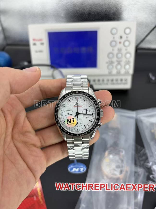 Montre Super Clone Omega Speedmaster N1 Factory Cadran Blanc Bracelet Acier Modèle — luxury replica watch guide | Watch Replica Expert