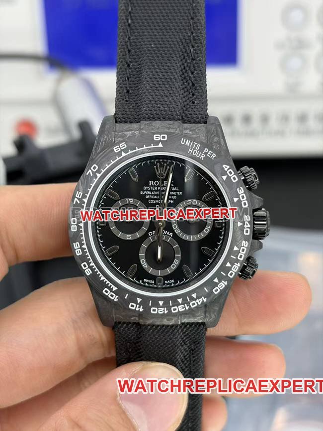 Melhor réplica de relógio Rolex Daytona DIW Factory Black Dial Mecânico 4130 com caixa leve de fibra de carbono — luxury replica watch guide | Watch Replica Expert
