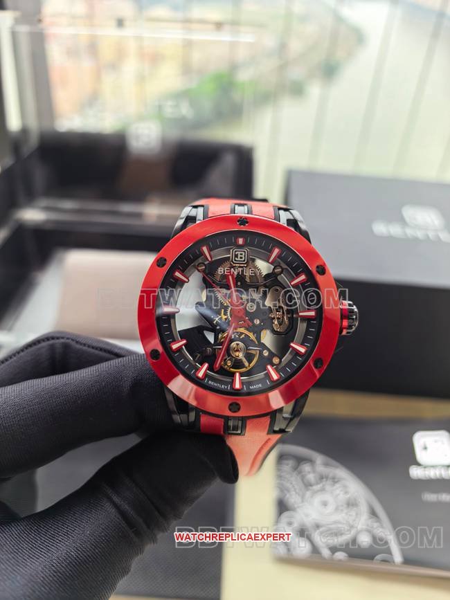 Best replica watch Bentley BL-62 peak red rubber braceletfront live photo