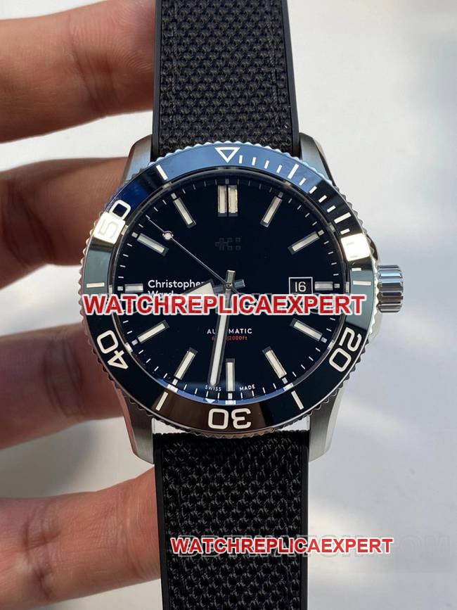 top-tier replica watch christopher ward black dial rubber braceletfront live photo