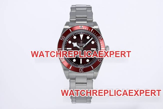 Hochwertige Replik-Uhr von ZF Factory Tudor Black Bay mit tiefrotem Zifferblatt und Stahlarmband — luxury replica watch guide | Watch Replica Expert