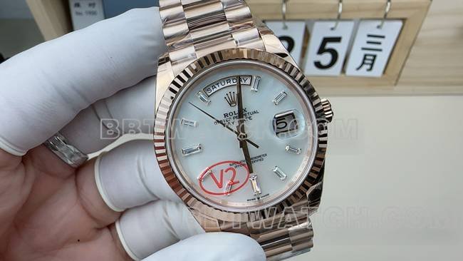 Super Clone Watch VS FactoryRolexDay-Date Fritillaria rose goldsteel braceletfront live photo