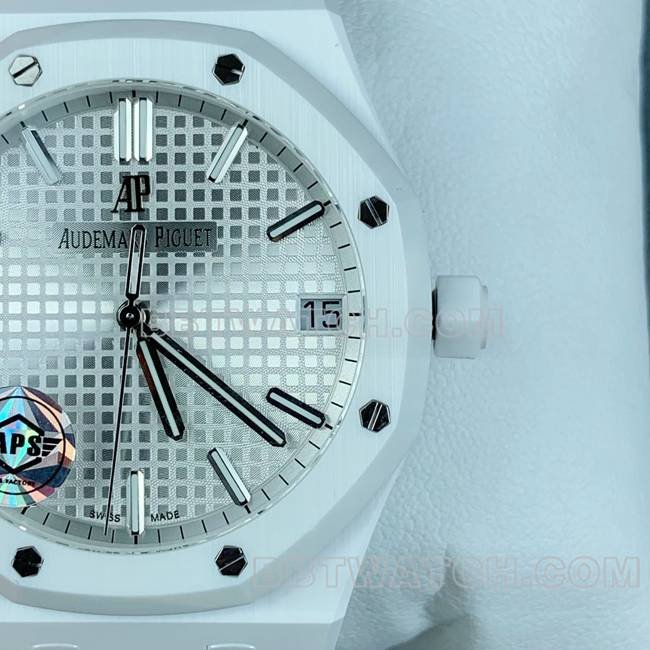 Best replica watch Royal OakAPS factory Audemars Piguetsilver dial white ceramic15500front live photo