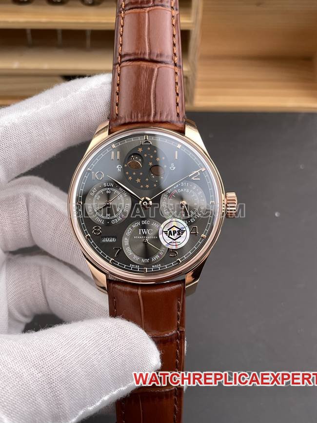 IWC Português APS Factory Calendário Perpétuo 42mm Mostrador Cinza Ouro Rosa com Movimento 7751 — luxury replica watch guide | Watch Replica Expert