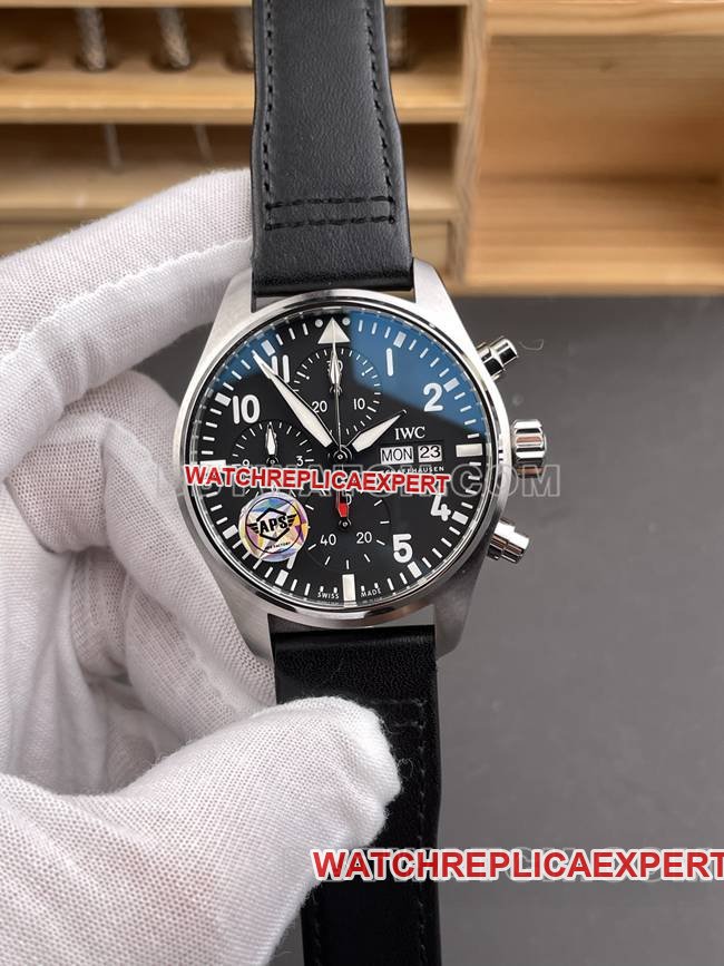 Relógio Super Clone APS Factory Pilot IWC 41 mm mostrador preto pulseira de couro cronógrafo — luxury replica watch guide | Watch Replica Expert