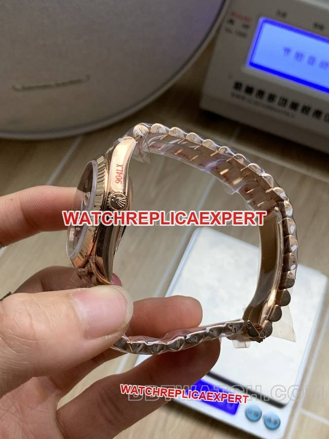 Best replica watch QF factory Day-DateRolex ice blue dialrose gold2836 mechanical 36mmside live photo