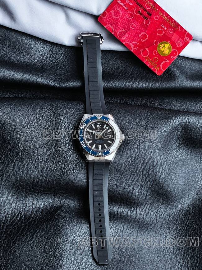 VS Factory Omega Seamaster 600m mostrador preto pulseira de borracha com moldura azul, caixa mais fina com linhas mais nítidas — luxury replica watch guide | Watch Replica Expert