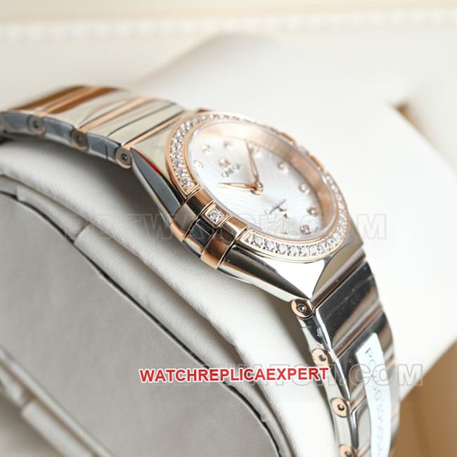 1:1 Replica Omega Constellation watch, silver-white dial, 28mm, quartz, real shot from the side.