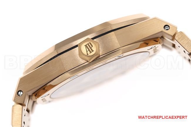 top-tier replica watch ZF FactoryRoyal OakAudemars Piguetblack dial15500side live photo