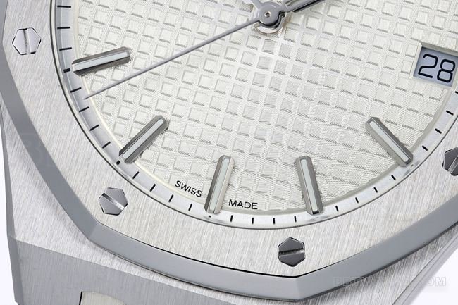 1:1replica watchZF FactoryRoyal OakAudemars Piguetsilver dial15500front live photo