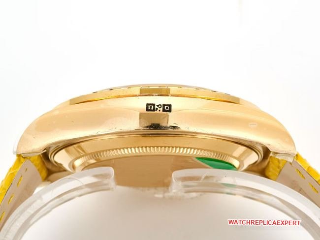 Best replica watch Rolex Daytona yellow mother-of-pearl disc diamond bezel116519side live photo
