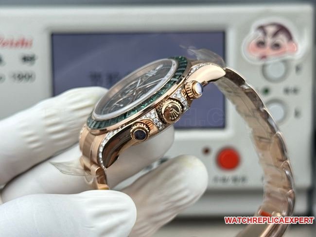 Best replica watch RolexPPM factory Daytona hollow dial emerald diamond bezelside live photo