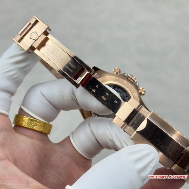 Best replica watch RolexPPM factory Daytona hollow plate emerald diamond bezelclasp live photos