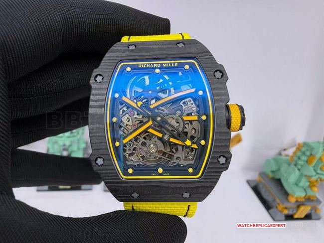 Premium Super Clone RM067-02 Richard Mille con caja con textura de carbono personalizada, esfera esqueletizada y correa amarilla — luxury replica watch guide | Watch Replica Expert