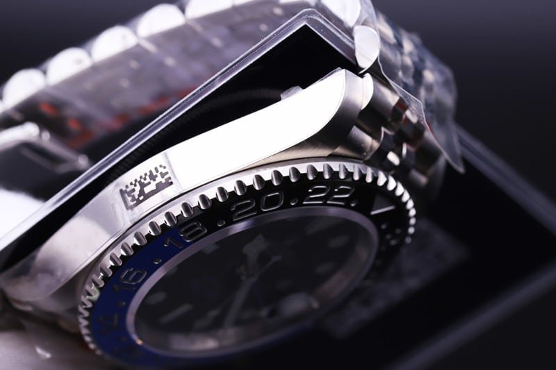 V9 FactoryRolexGMT-Master replica watch review black and blue circle commemorative bracelet detail shots