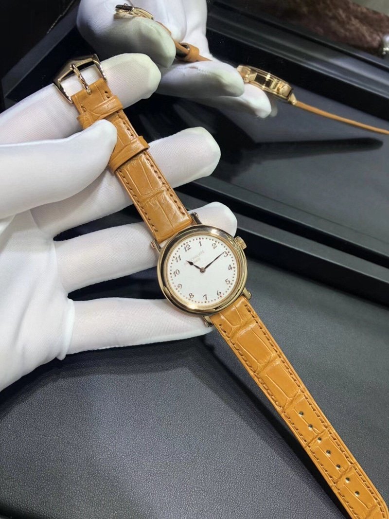 Patek Philippe classic watch series 18K solid gold 35mm Swiss automatic movementmovement front view